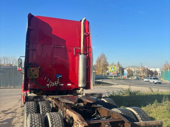 2000 Freightliner Century Class, красный, 1190000 рублей - вид 5
