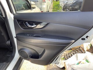 2017 Nissan X-Trail III Рестайлинг, белый, 1550000 рублей, вид 2