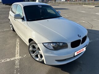 2010 BMW 1 серии 118i I (E81/E82/E87/E88) Рестайлинг, белый, 850000 рублей, вид 2