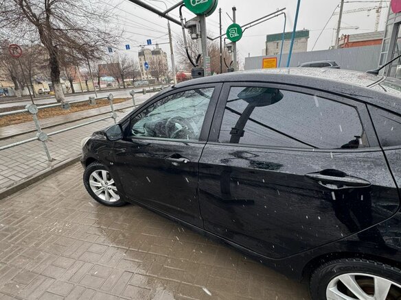 2012 Hyundai Solaris I, чёрный, 900000 рублей - вид 6