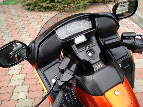 2013 Honda GL 1800 Gold Wing, оранжевый, 1500000 рублей - вид 9