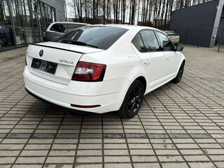 2019 Skoda Octavia III (A7) Рестайлинг, белый, 1790000 рублей, вид 4
