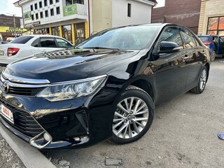 2016 Toyota Camry VII (XV50) Рестайлинг, чёрный, 2550000 рублей, вид 2