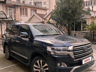 2017 Toyota Land Cruiser 200 Series Рестайлинг 2, чёрный, 7150000 рублей, вид 1