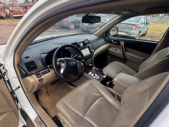 2011 Toyota Highlander II (XU40) Рестайлинг, белый, 1750000 рублей - вид 10