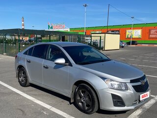 2015 Chevrolet Cruze I Рестайлинг, серебристый, 680000 рублей, вид 3