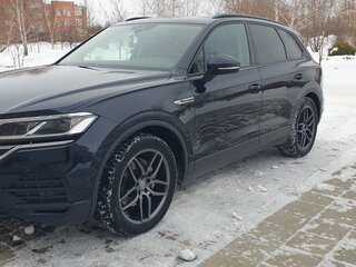 2019 Volkswagen Touareg III, чёрный, 4200000 рублей, вид 1