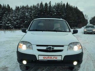 2015 Chevrolet Niva I Рестайлинг, белый, 700000 рублей, вид 2