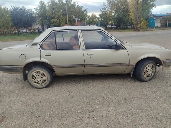 1986 Opel Ascona C, золотистый, 90000 рублей - вид 3