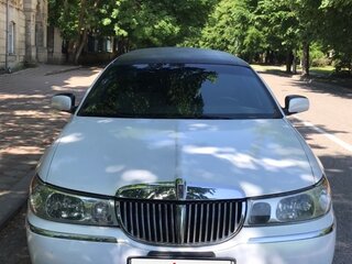 2001 Lincoln Town Car III, белый, 550000 рублей, вид 2