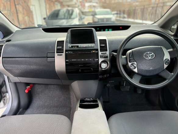 2009 Toyota Prius II Рестайлинг (XW20), серебристый, 1199999 рублей - вид 16