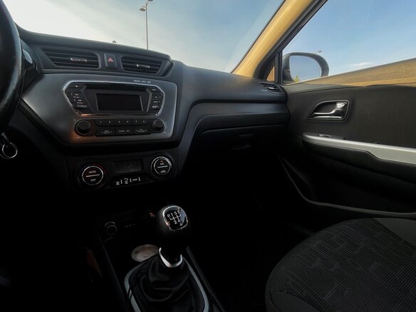 2013 Kia Rio 5-speed III, голубой, 700000 рублей - вид 8