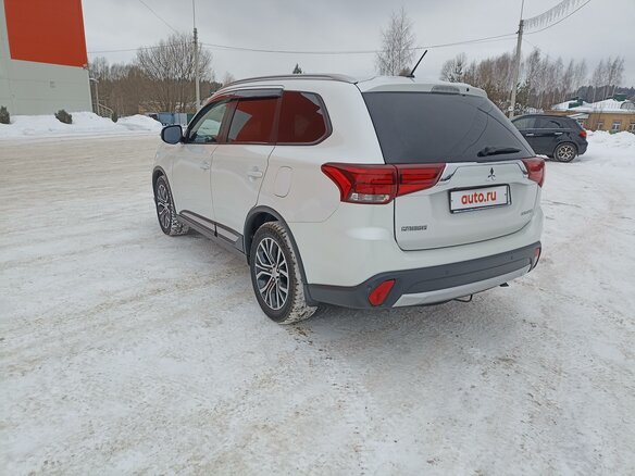 2016 Mitsubishi Outlander III Рестайлинг 2, белый, 2349000 рублей - вид 6