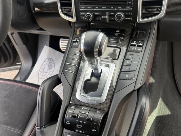 2015 Porsche Cayenne GTS II Рестайлинг (958), чёрный, 3777888 рублей - вид 13