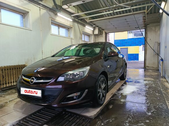2013 Opel Astra J Рестайлинг, коричневый, 850000 рублей
