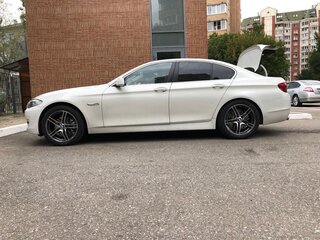 2012 BMW 5 серии 528i xDrive VI (F10/F11/F07), белый, 1999000 рублей, вид 3