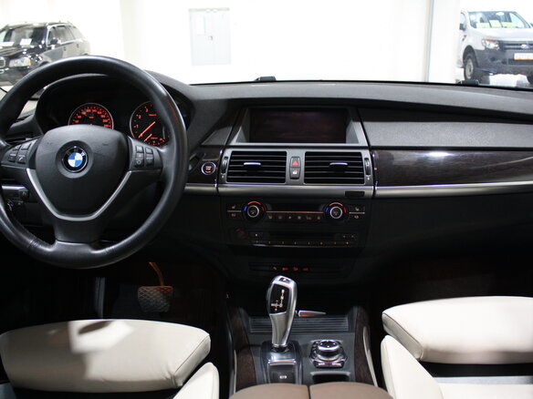 2012 BMW X5 35i II (E70) Рестайлинг, коричневый - вид 10