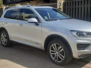 2016 Volkswagen Touareg II Рестайлинг, серебристый, 2500000 рублей, вид 2