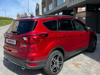 2019 Ford Escape III Рестайлинг, красный, 1535000 рублей, вид 5