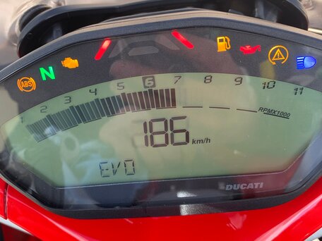 2018 Ducati Supersport, красный, 880000 рублей, вид 5