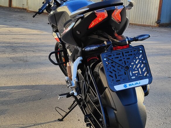 2022 Bajaj Pulsar N250, чёрный - вид 17