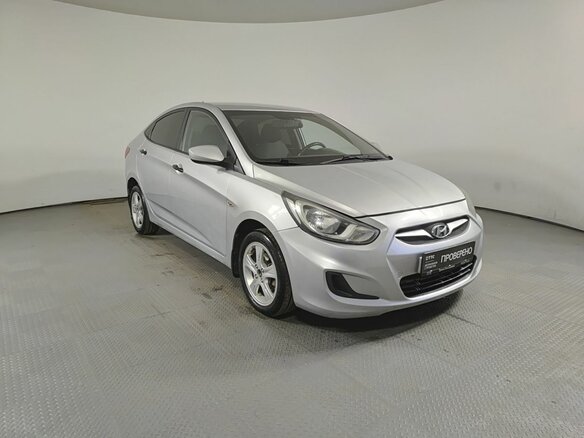 2013 Hyundai Solaris I, серебристый, 579090 рублей - вид 2
