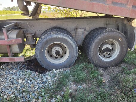 2006 Sinotruk Howo ZZ3327, красный, 650000 рублей, вид 3
