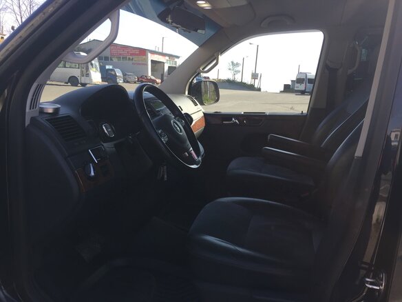 2011 Volkswagen Multivan T5 Рестайлинг, чёрный - вид 2