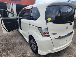 2011 Honda Freed I Рестайлинг, белый, 1380000 рублей, вид 5