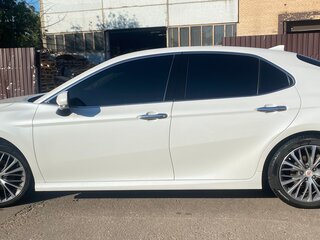 2020 Toyota Camry VIII (XV70), белый, 2750000 рублей, вид 3