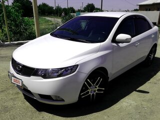 2010 Kia Cerato 5-speed II, белый, 550000 рублей, вид 2