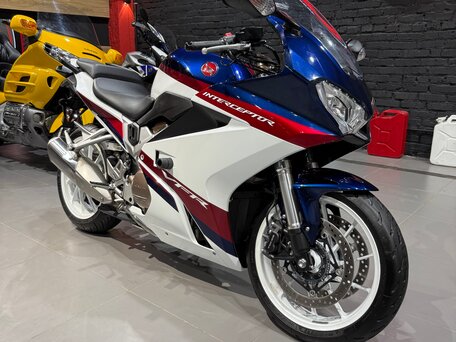 2022 Honda VFR 800, синий, 715000 рублей, вид 3