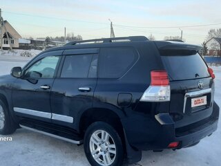 2013 Toyota Land Cruiser Prado 150 Series Рестайлинг 1, чёрный, 3700000 рублей, вид 2