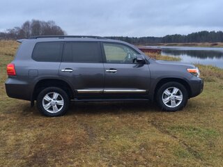 2012 Toyota Land Cruiser 200 Series Рестайлинг 1, серый, 4000000 рублей, вид 3
