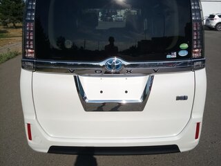 2014 Toyota Voxy III (R80), белый, 2099500 рублей, вид 5