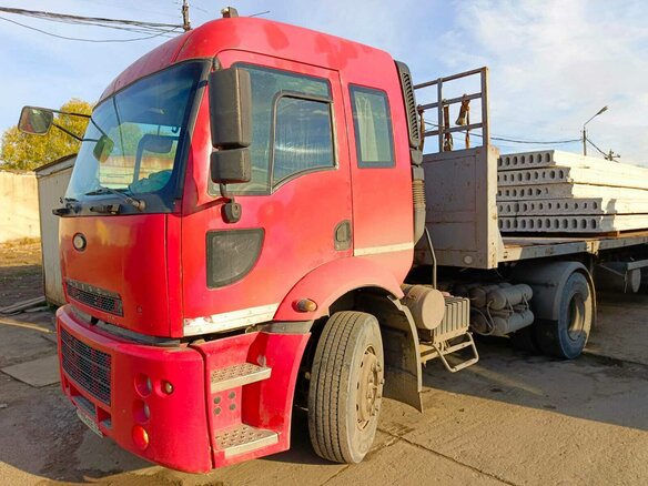 2008 Ford Cargo, красный, 900000 рублей - вид 1