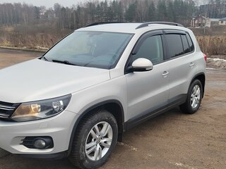 2015 Volkswagen Tiguan I Рестайлинг, серебристый, 1800000 рублей, вид 3