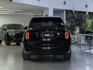2025 Rolls-Royce Cullinan Black Badge I Рестайлинг (Series II), чёрный, 82500000 рублей, вид 5