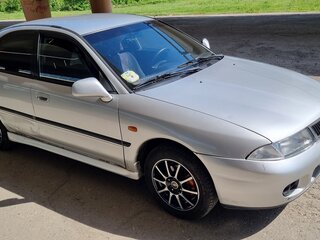 1998 Mitsubishi Carisma I, серебристый, 140000 рублей, вид 2