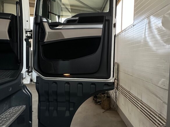2019 MAN TGX, белый, 6500000 рублей - вид 3