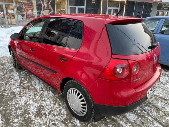 2006 Volkswagen Golf V, красный, 675000 рублей - вид 3