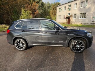 2017 BMW X5 30d III (F15), чёрный, 3499000 рублей, вид 4
