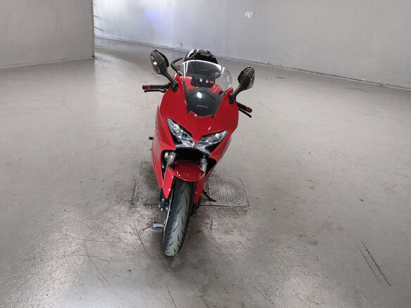 2021 Honda VFR 800, красный, 1100000 рублей - вид 2