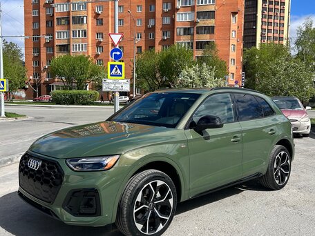 2024 Audi Q5 45 TFSI II (FY) Рестайлинг, зелёный, 5325000 рублей, вид 4
