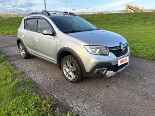 2021 Renault Sandero Stepway II Рестайлинг, серебристый, 1300000 рублей, вид 3