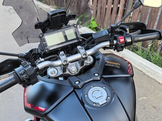 2020 Yamaha MT-09 Tracer (FJ-09), красный, 1000000 рублей, вид 4