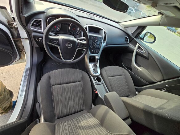 2012 Opel Astra J Рестайлинг, белый, 720000 рублей - вид 8