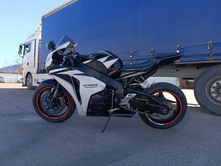 2010 Honda CBR 1000 RR/RA Fireblade, белый, 680000 рублей, вид 2