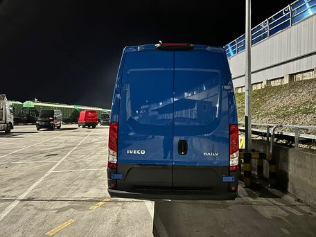 2025 Iveco Daily, синий, 8500000 рублей, вид 3