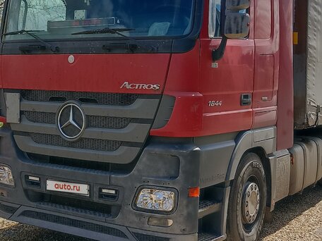 2010 Mercedes-Benz Actros, красный, 3200000 рублей, вид 2